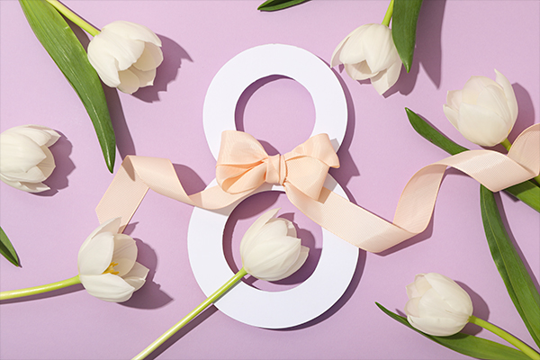 Святкування 8 березня: Оригінальні подарунки для коханих жінок