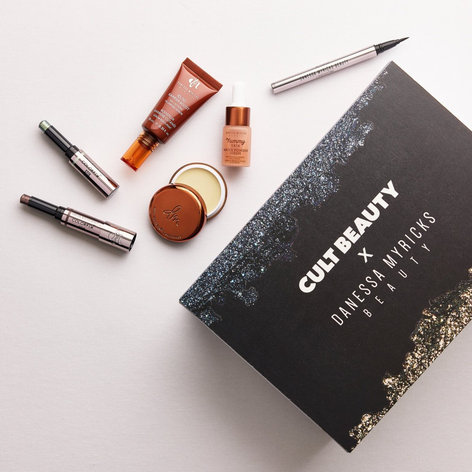 Cult Beauty - логотип інтернет-магазину