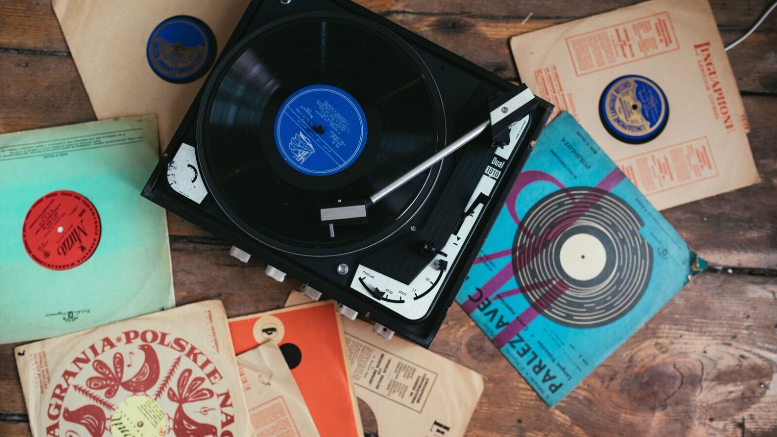 Вінілові платівки та програвач перед купівлею на Discogs