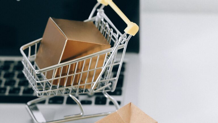 eBay не відправляє в Україну: як замовити через склад у США