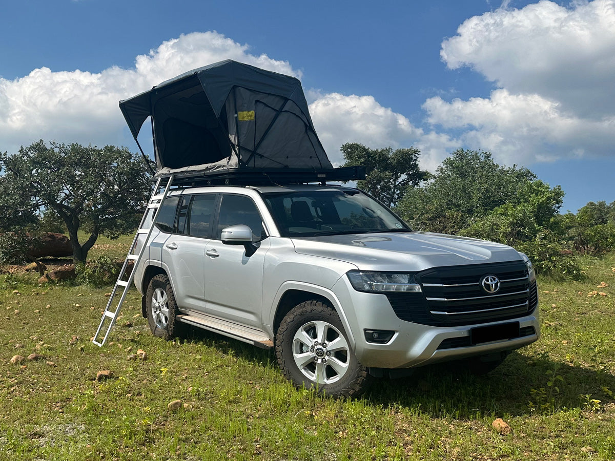 Equipt Expedition Outfitters - логотип інтернет-магазину