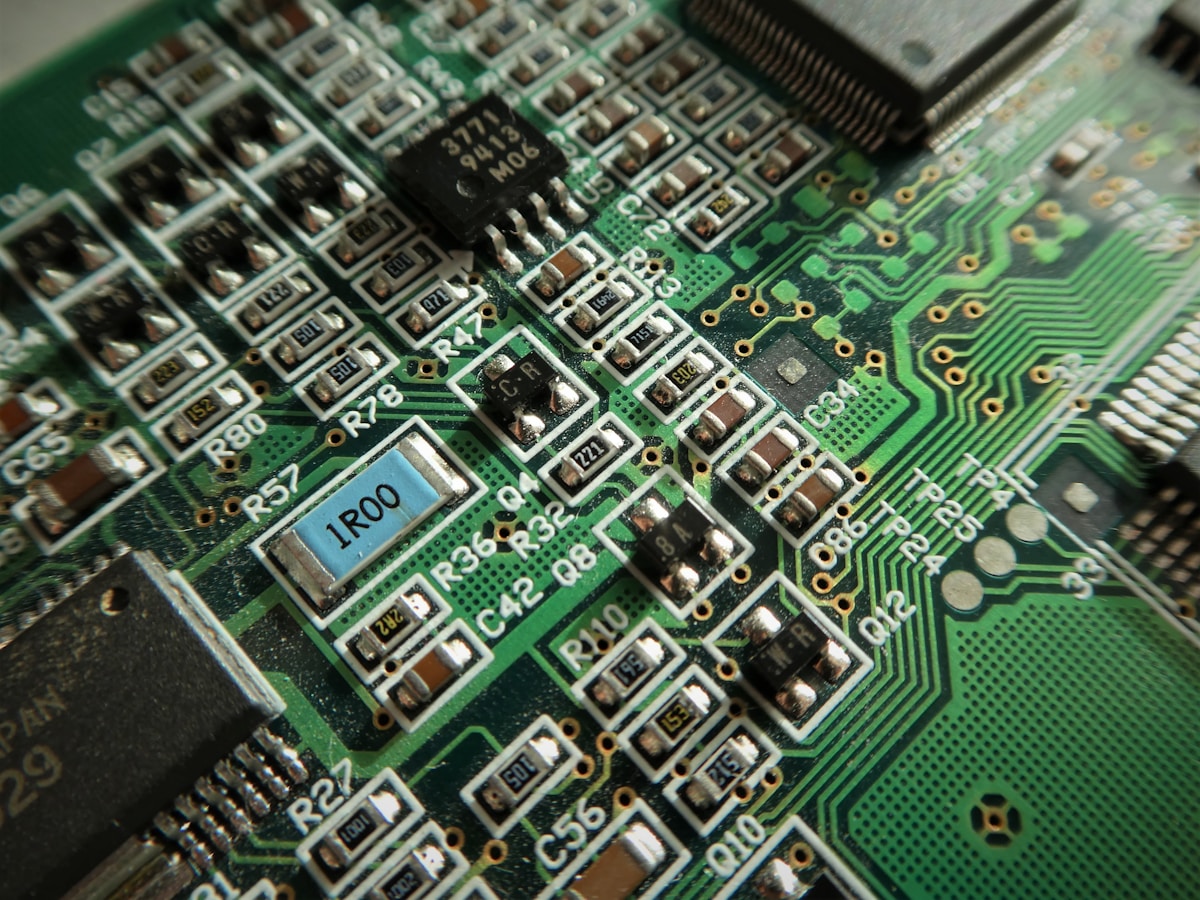 Mouser Electronics - логотип інтернет-магазину