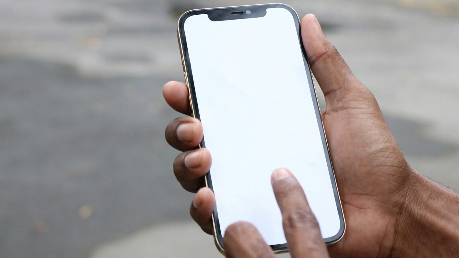 Перевірка iPhone зі США перед купівлею та доставкою в Україну